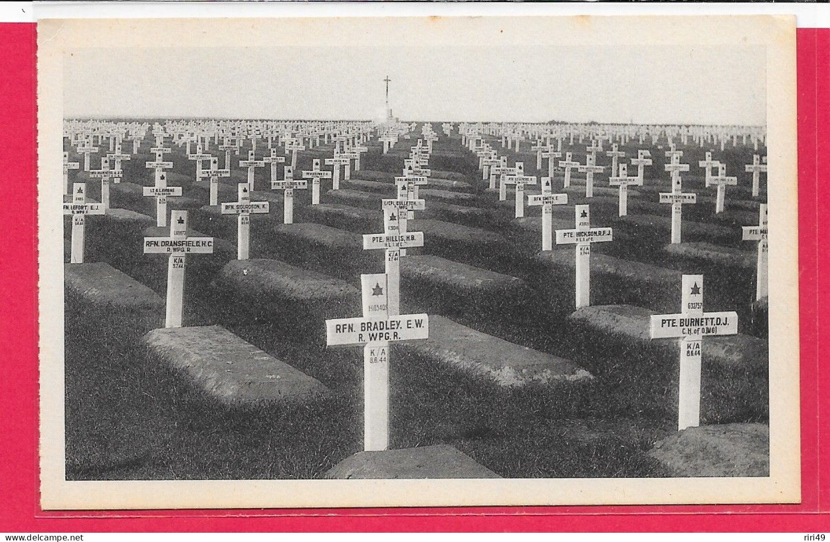 Cpa 14 Reviers-Beny Sur Mer, Le Cimetière Canadien, The Canadian Cemetery, Dos Vierge - Cimiteri Militari