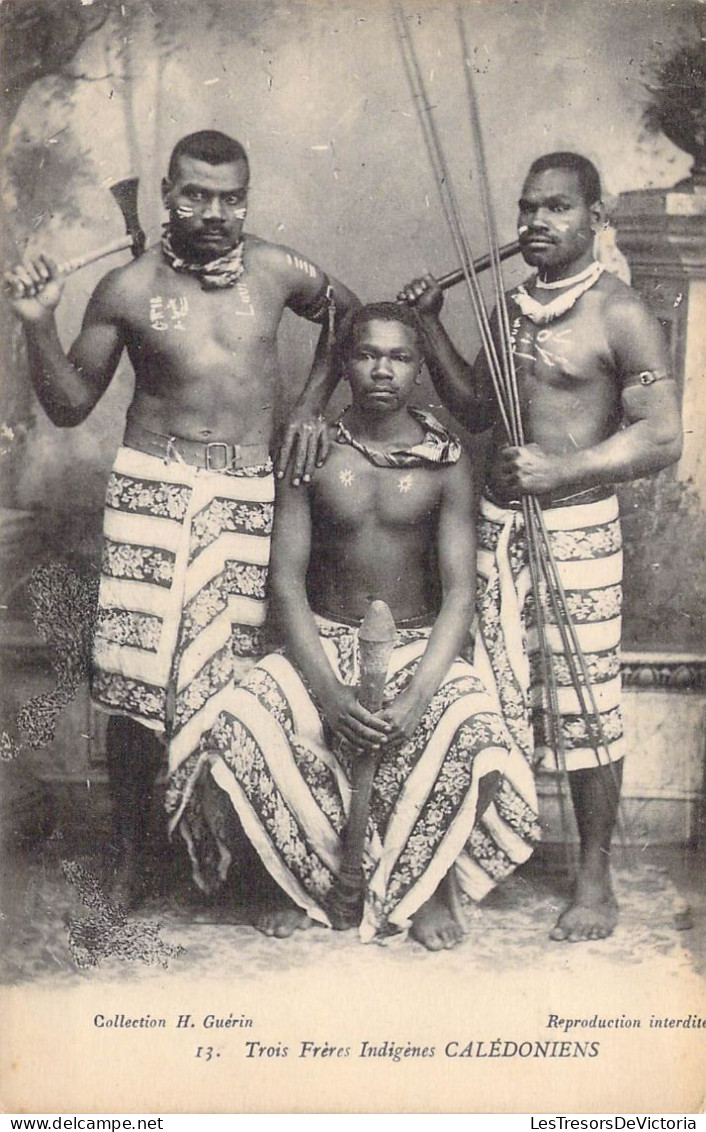 NOUVELLE CALEDONIE - Trois Frères Indigènes Calédoniens - Carte Postale Ancienne - Nouvelle Calédonie