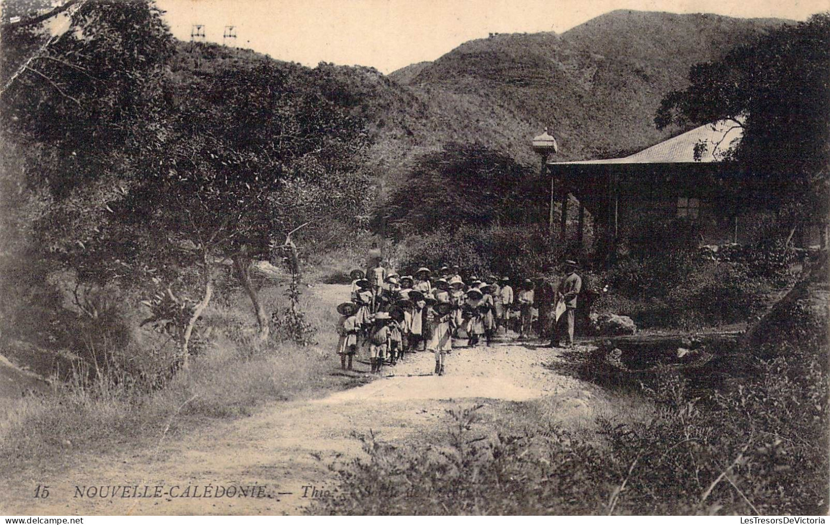 NOUVELLE CALEDONIE - Thio - Sortie De L'école - Carte Postale Ancienne - Nouvelle Calédonie