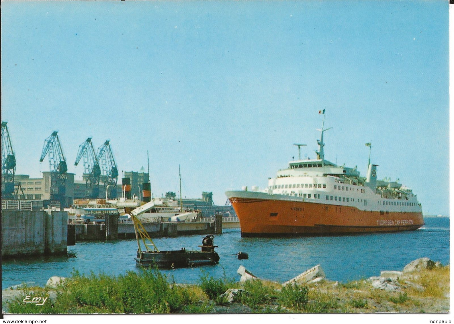 Transports. CPM. Bateaux. Cherbourg (50) Le Car-Ferry Viking I - Thorsen Et La Gare Maritime - Fähren