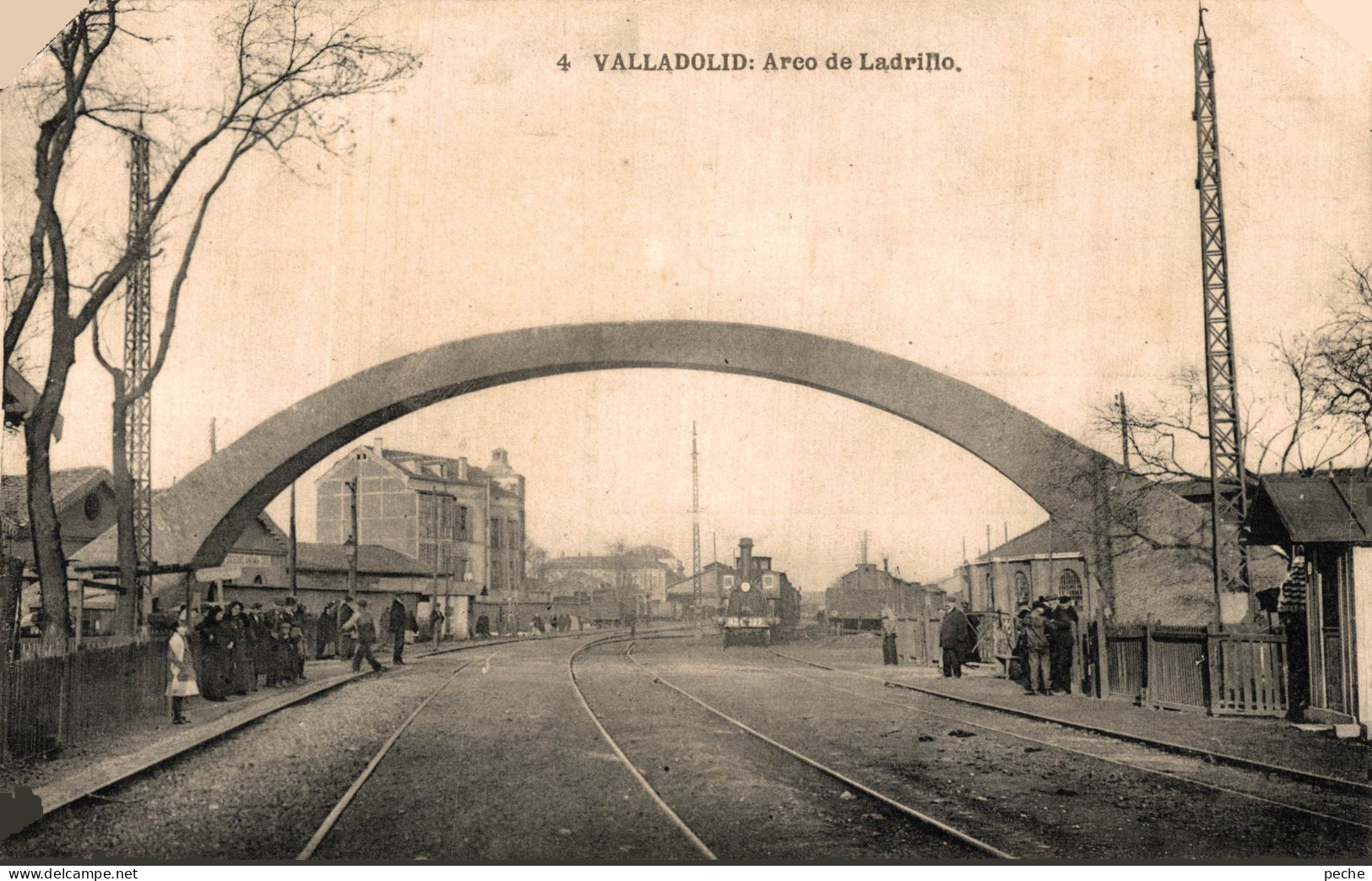 N°104374 -cpa Valladolid -Arco De Ladrillo- - Valladolid