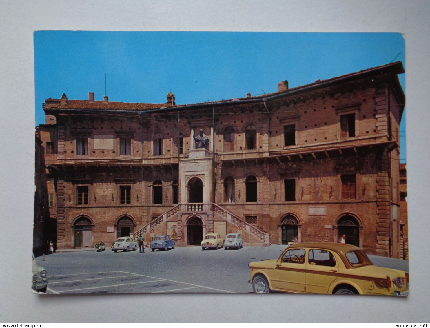 CARTOLINA: FERMO - PIAZZA DEL POPOLO - PALAZZO DEL COMUNE (MOVIMENTATA, AUTO D' EPOCA) VIAGGIATA - F/G - COLORI - Fermo