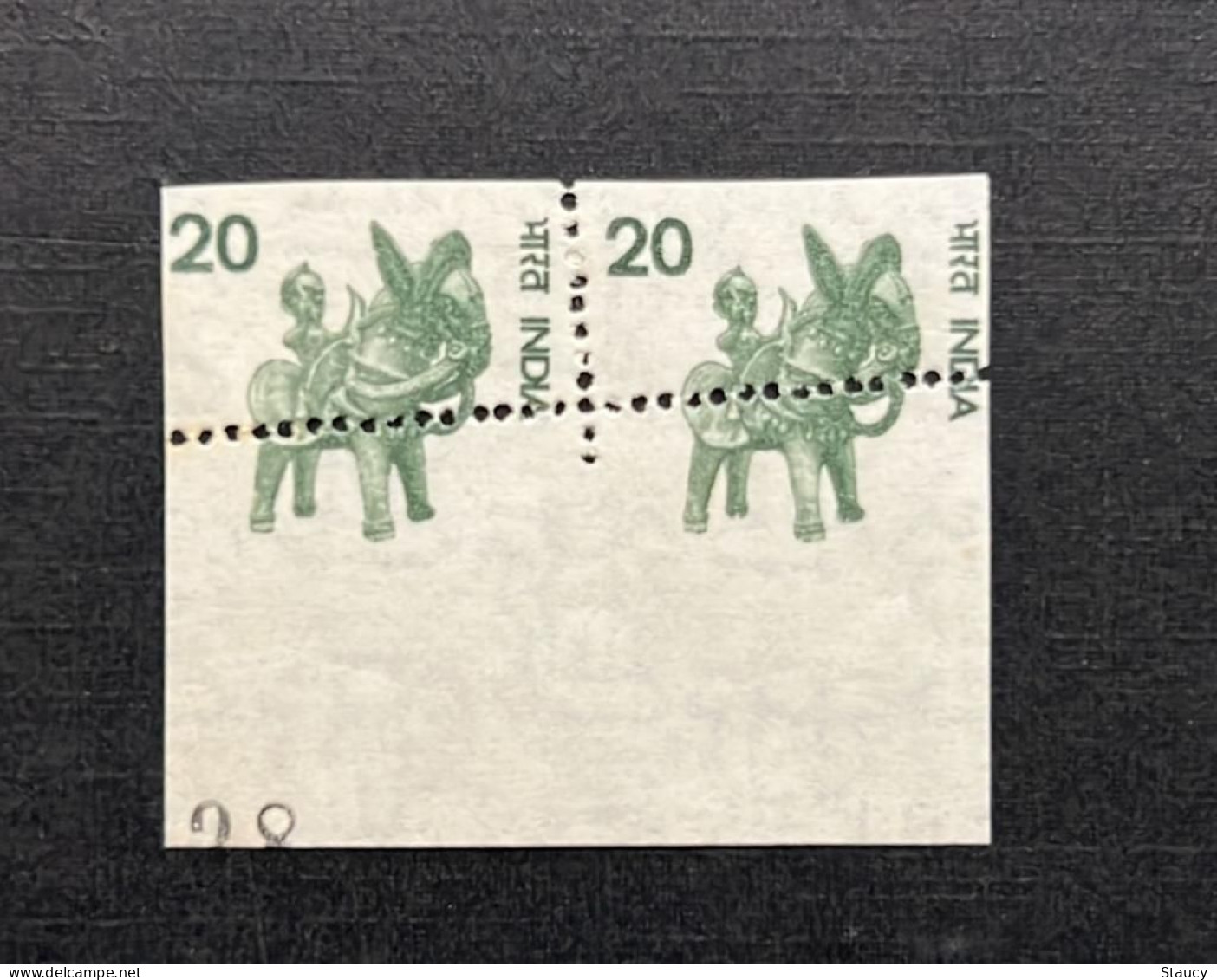 India 1975 Error 5th Definitive Series, 20p Handicraft Toy Horse Stamp Pair Error "Major Misperforation" MNH As Per Scan - Varietà & Curiosità