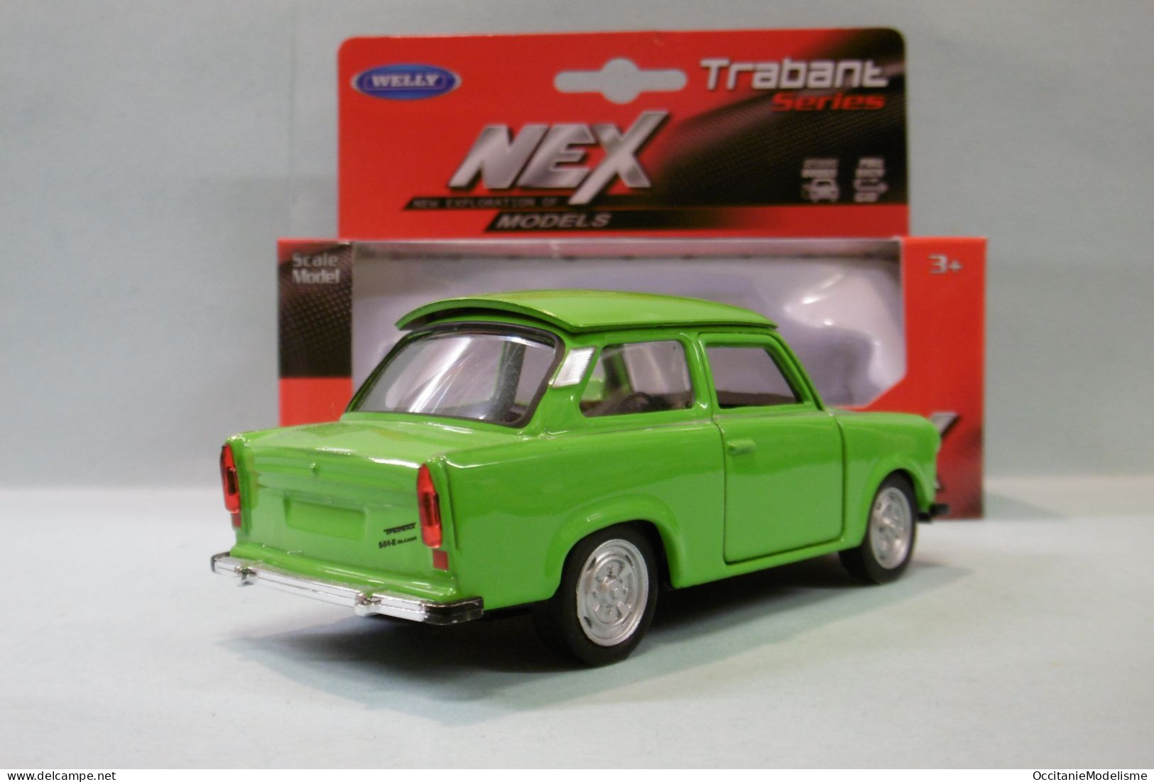 Welly Nex - TRABANT 601 Vert Réf. 43654 BO 1/32 - Escala 1:32