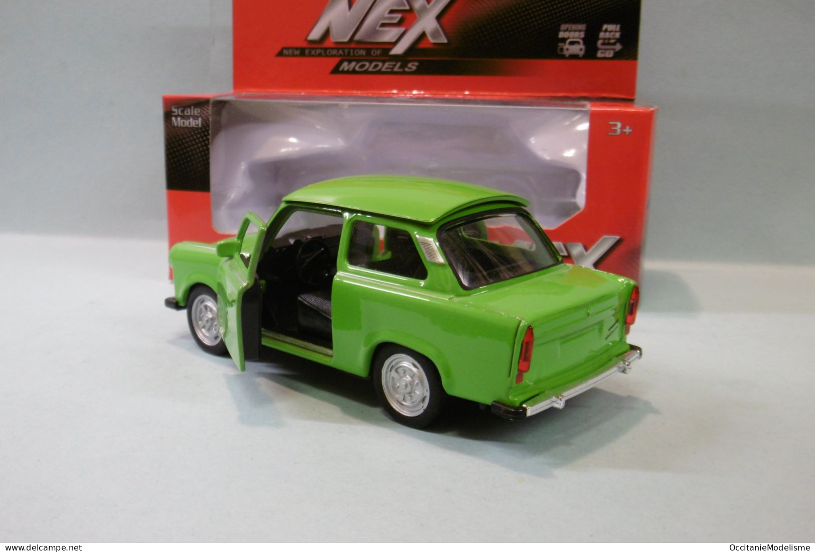 Welly Nex - TRABANT 601 Vert Réf. 43654 BO 1/32 - Escala 1:32