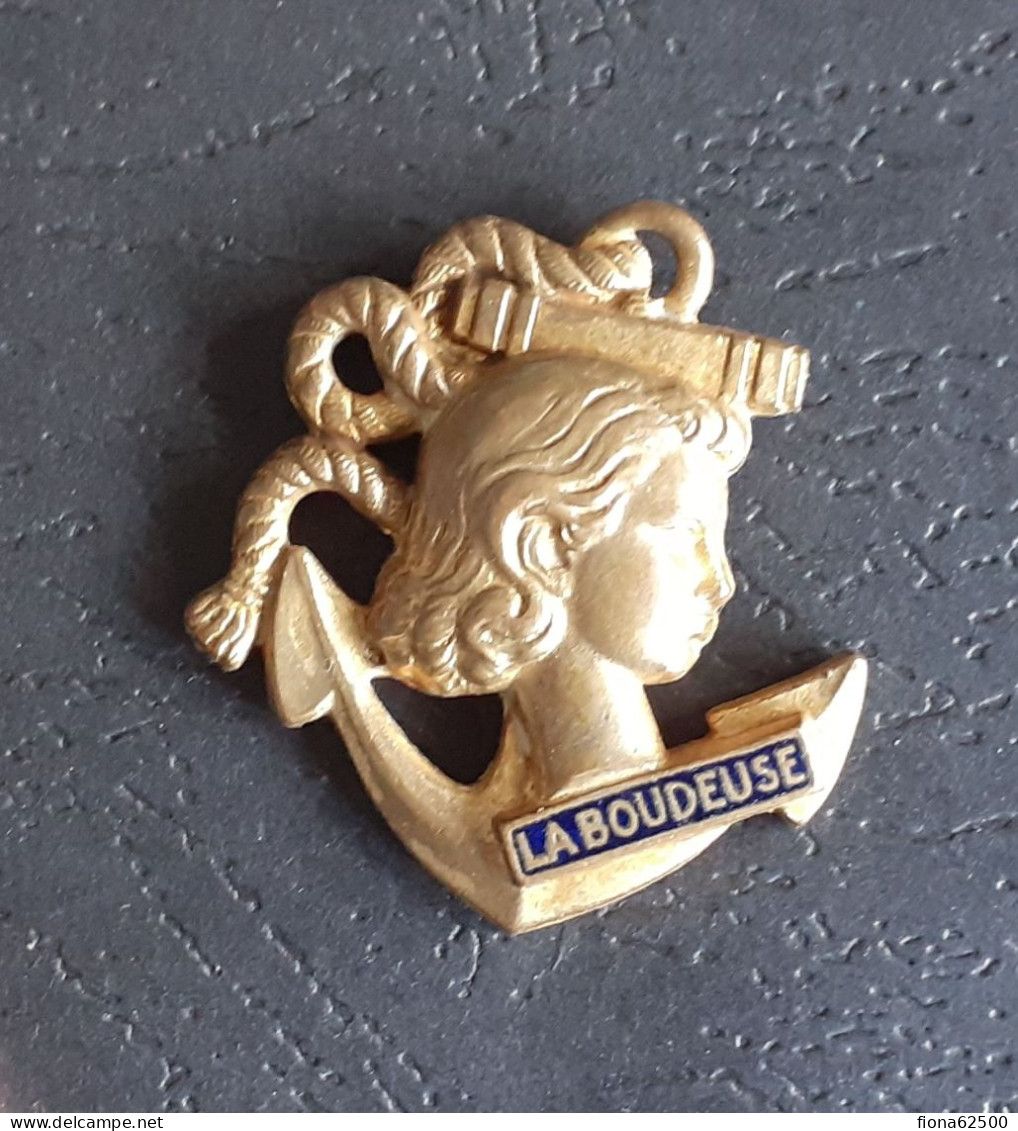 INSIGNE MARINE . AVISO DRAGUEUR LA BOUDEUSE . - Marinera