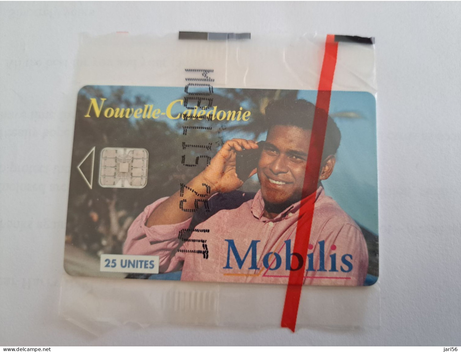NOUVELLE CALEDONIA  CHIP CARD 25  UNITS / MAN ON THE PHONE /MOBILIS   / MINT IN WRAPPER  ** 13546 ** - Nouvelle-Calédonie