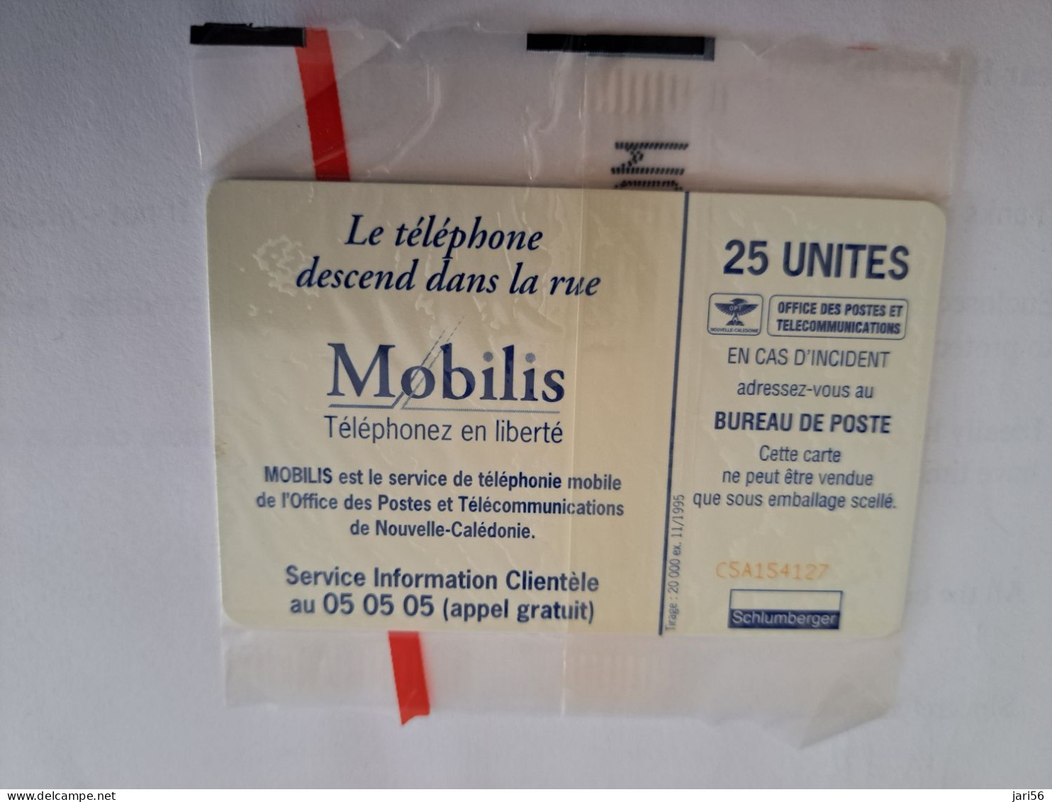 NOUVELLE CALEDONIA  CHIP CARD 25  UNITS / MAN ON THE PHONE /MOBILIS   / MINT IN WRAPPER  ** 13546 ** - Nieuw-Caledonië