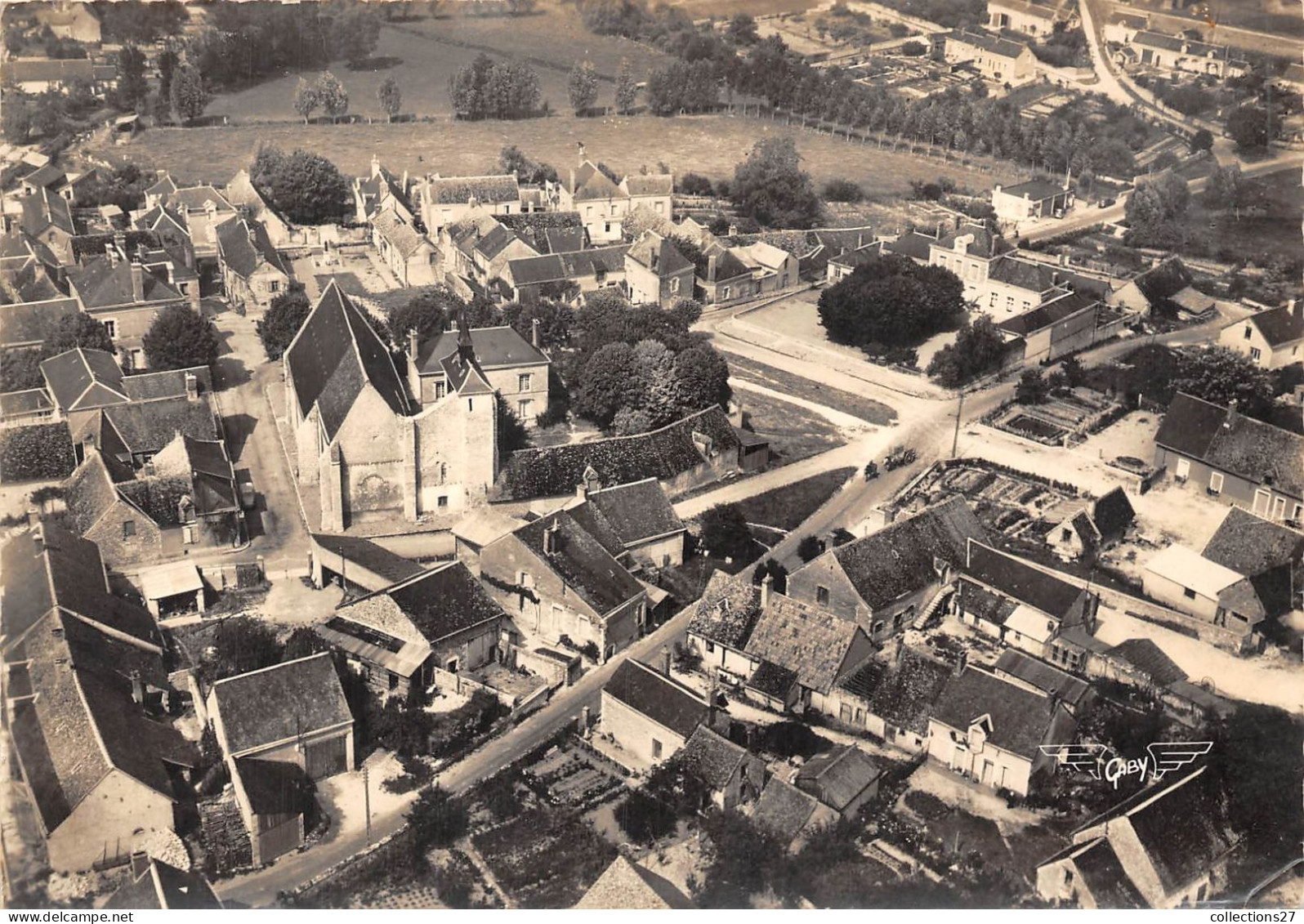 41-SELOMMES-L'EGLISE ET LA MAIRIE VUE DU CIEL - Selommes