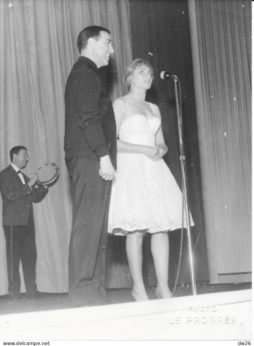 Photo De Presse (Le Progrès) Luis Mariano Et Annie Cordy, Artistes Chanteurs Sur Scène - 18 X 24 Cm - Beroemde Personen