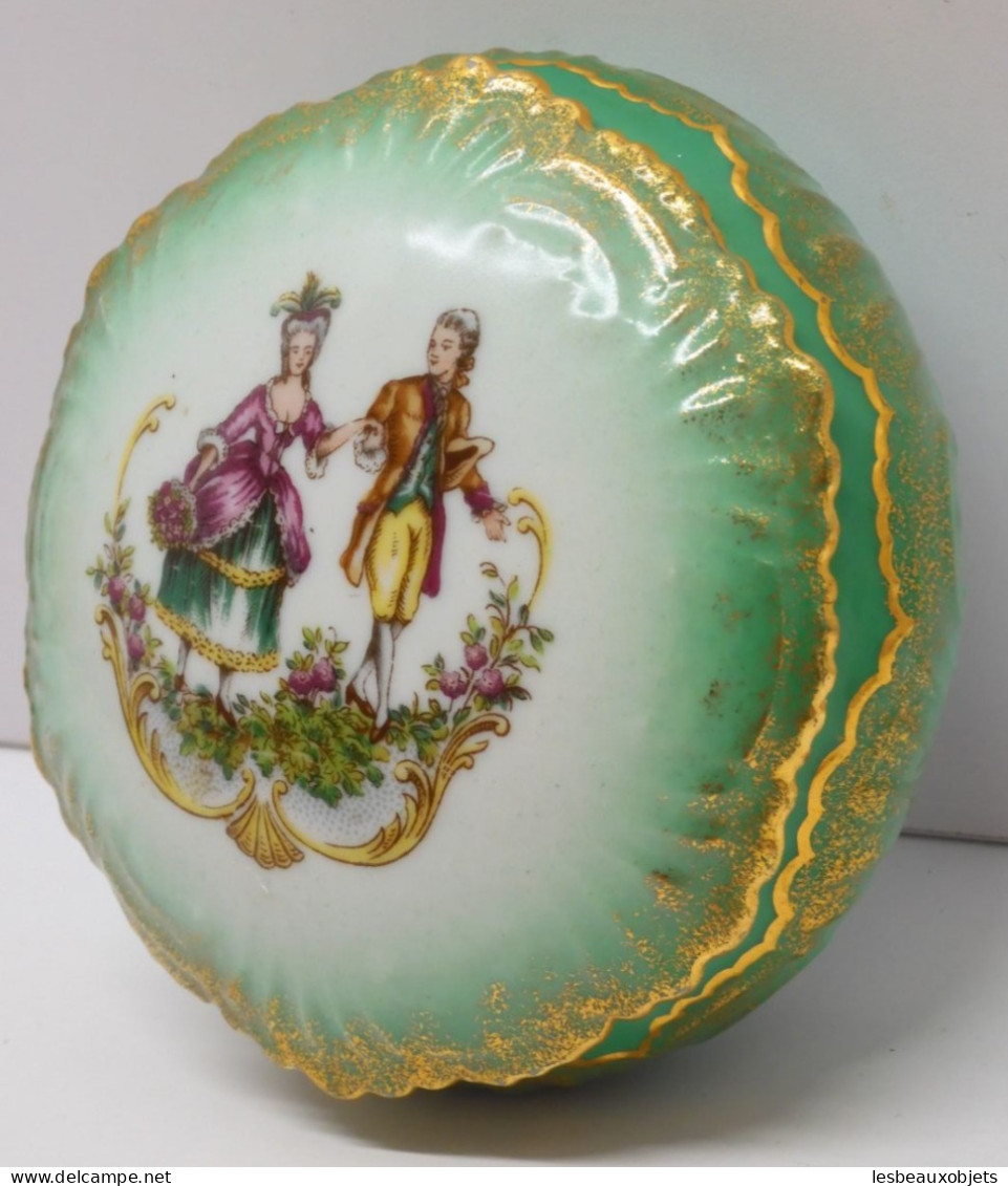 -JOLIE BOITE BONBONNIERE PORCELAINE LIMOGES Verte & Dorures Marquis Marquise     E - Limoges (FRA)