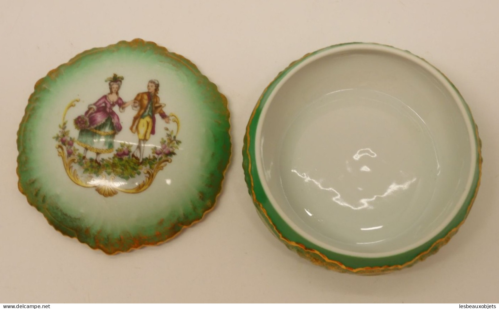 -JOLIE BOITE BONBONNIERE PORCELAINE LIMOGES Verte & Dorures Marquis Marquise     E