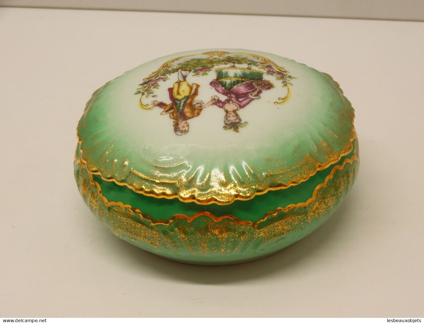 -JOLIE BOITE BONBONNIERE PORCELAINE LIMOGES Verte & Dorures Marquis Marquise     E