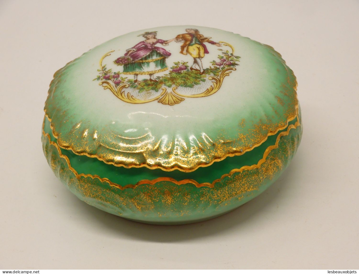 -JOLIE BOITE BONBONNIERE PORCELAINE LIMOGES Verte & Dorures Marquis Marquise     E