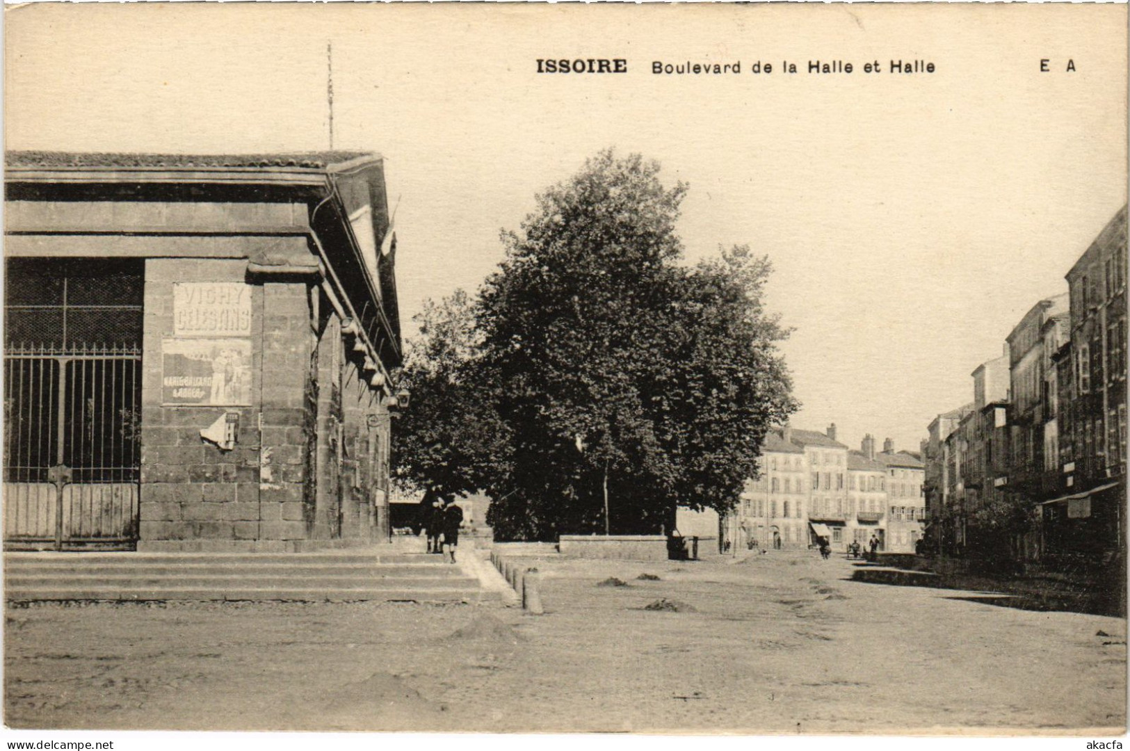 CPA Issoire Boulevard De La Halle Et Halle FRANCE (1303475) - Issoire