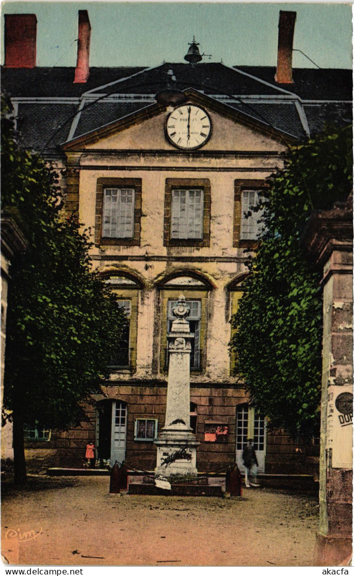 CPA Combronde L'Hotel De Ville Et Le Monument FRANCE (1304345) - Combronde