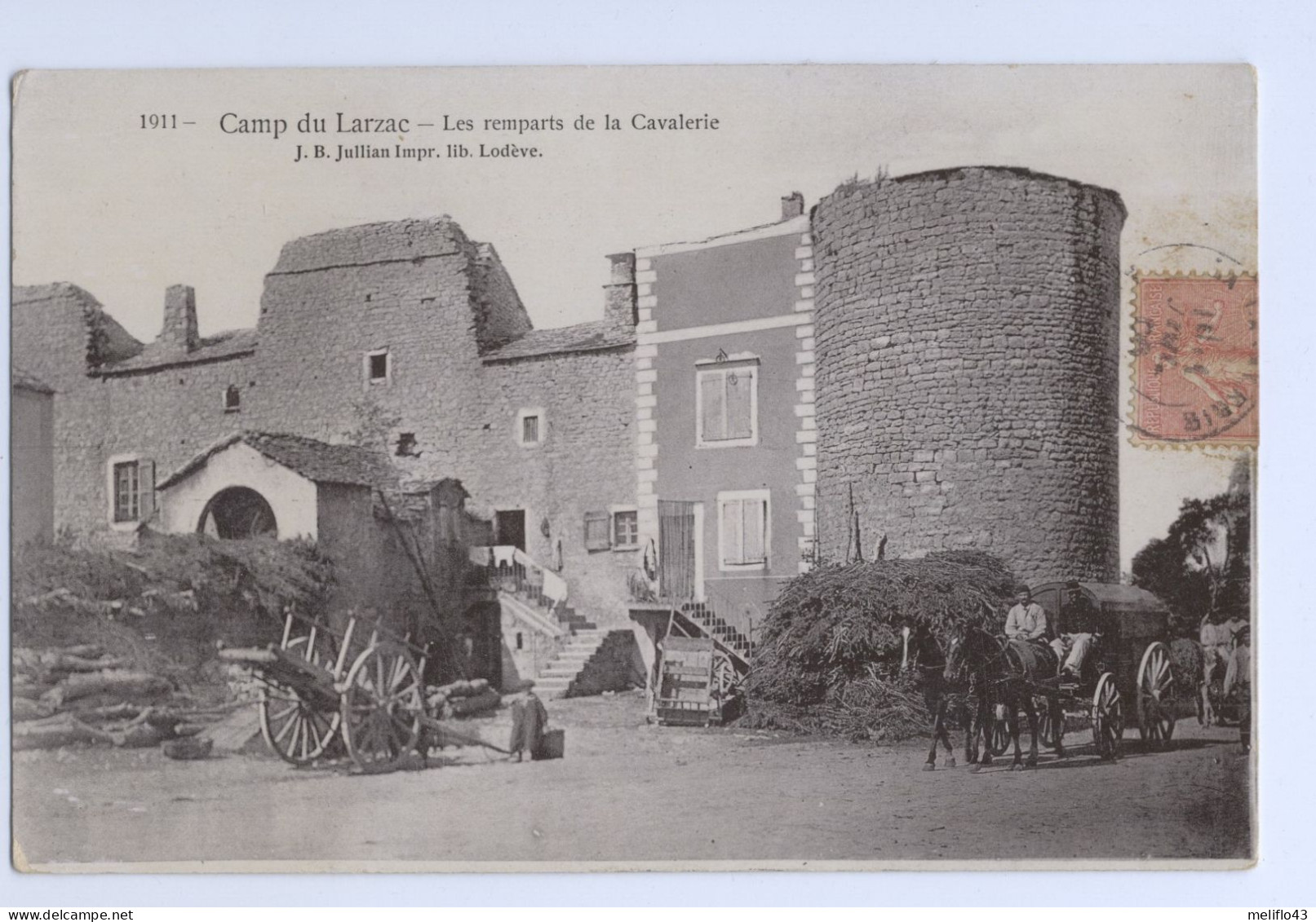 12/ CPA A - Camp Du Larzac - Les Remparts De La Cavalerie (Belle Carte Avec Attelage) - La Cavalerie