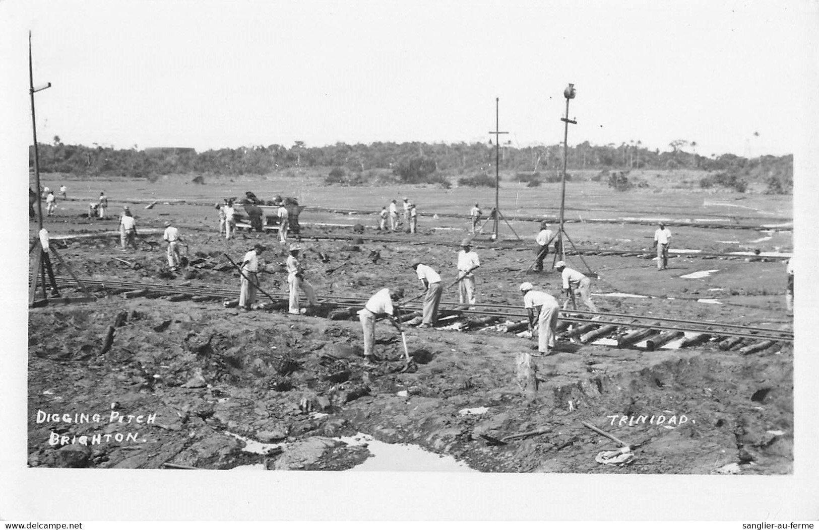 CPA ANTILLES TRINIDAD CARTE PHOTO DIGGING PITCH BRIGHTON - Trinidad