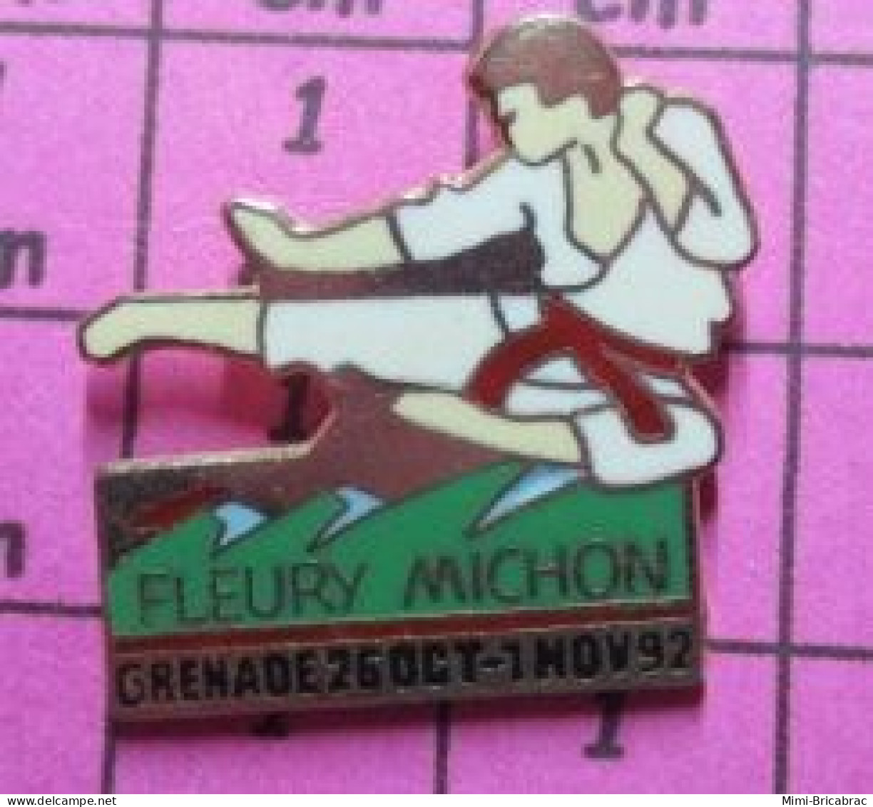 1015B Pin's Pins / Beau Et Rare / SPORTS / 1992 GRENADE CHAMPIONNAT DU MONDE JUDO KARATE FLEURY MICHON - Judo