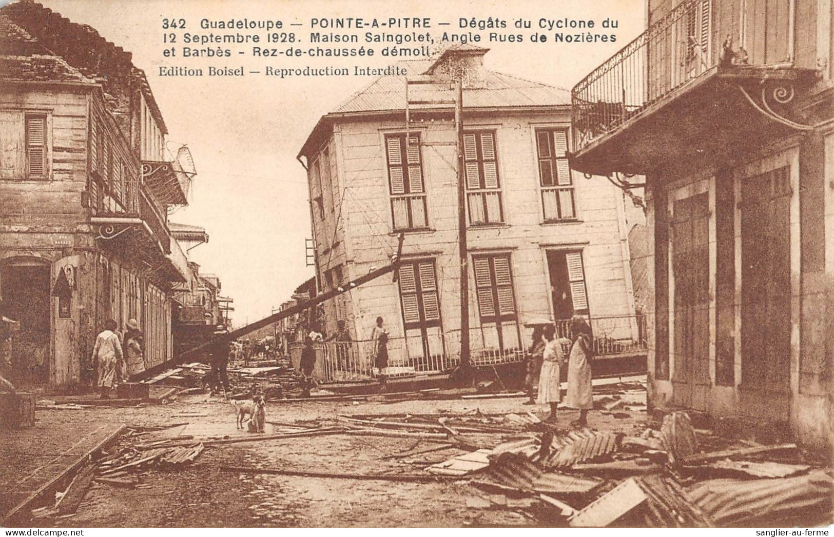 CPA GUADELOUPE POINTE A PITRE DEGATS DU CYCLONE 1928 MAISON SIGNOLET ANGLE RUES NOZIERES BARBES - Pointe A Pitre