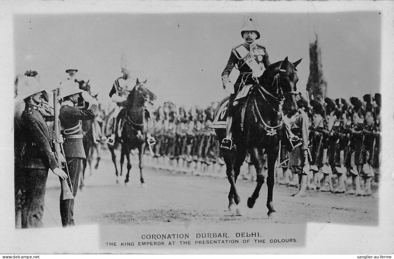 CPA INDE CORONATION DURBAR DELHI THE KING EMPEROR AT THE PRESENTATION OF THE COLOURS - Indien