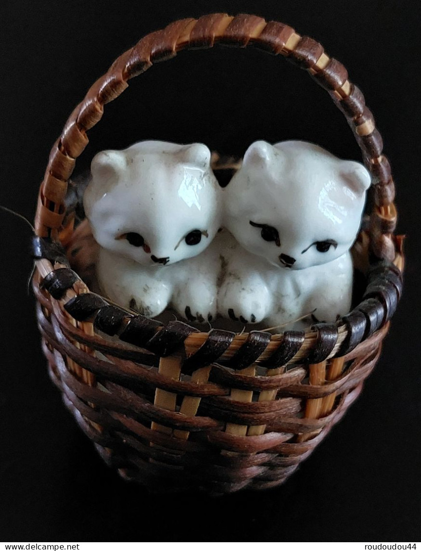 MINIATURE - MINIATURES ANIMAUX -  CHATS DANS UN PANIER - Dieren