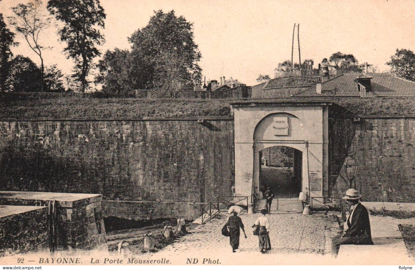 Bayonne - Rue Et La Porte Mousserolle - Bayonne