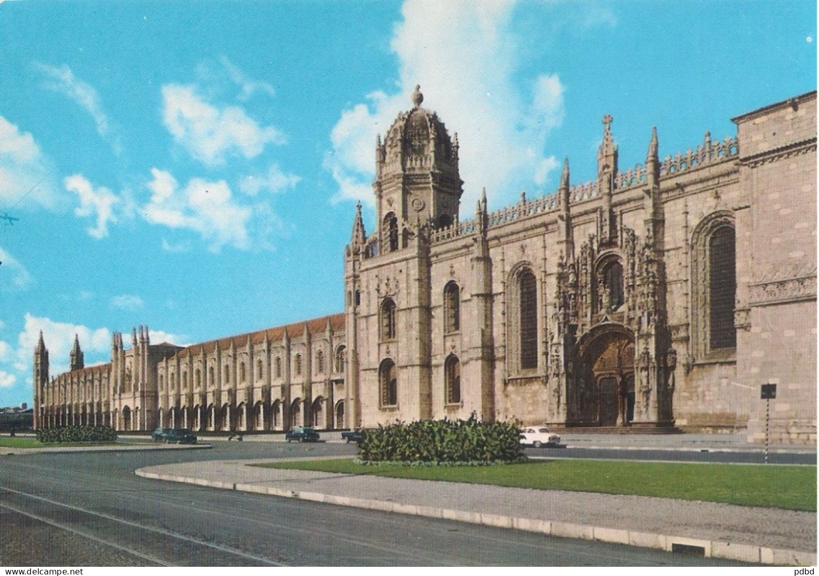 Portugal . Lot De 8 CPM, 1 Mini Carnet Dos Coches . Madère .Santana .Maison Typique .Lisboa .Algarve .Nazaré .Lisbonne. - Collections & Lots