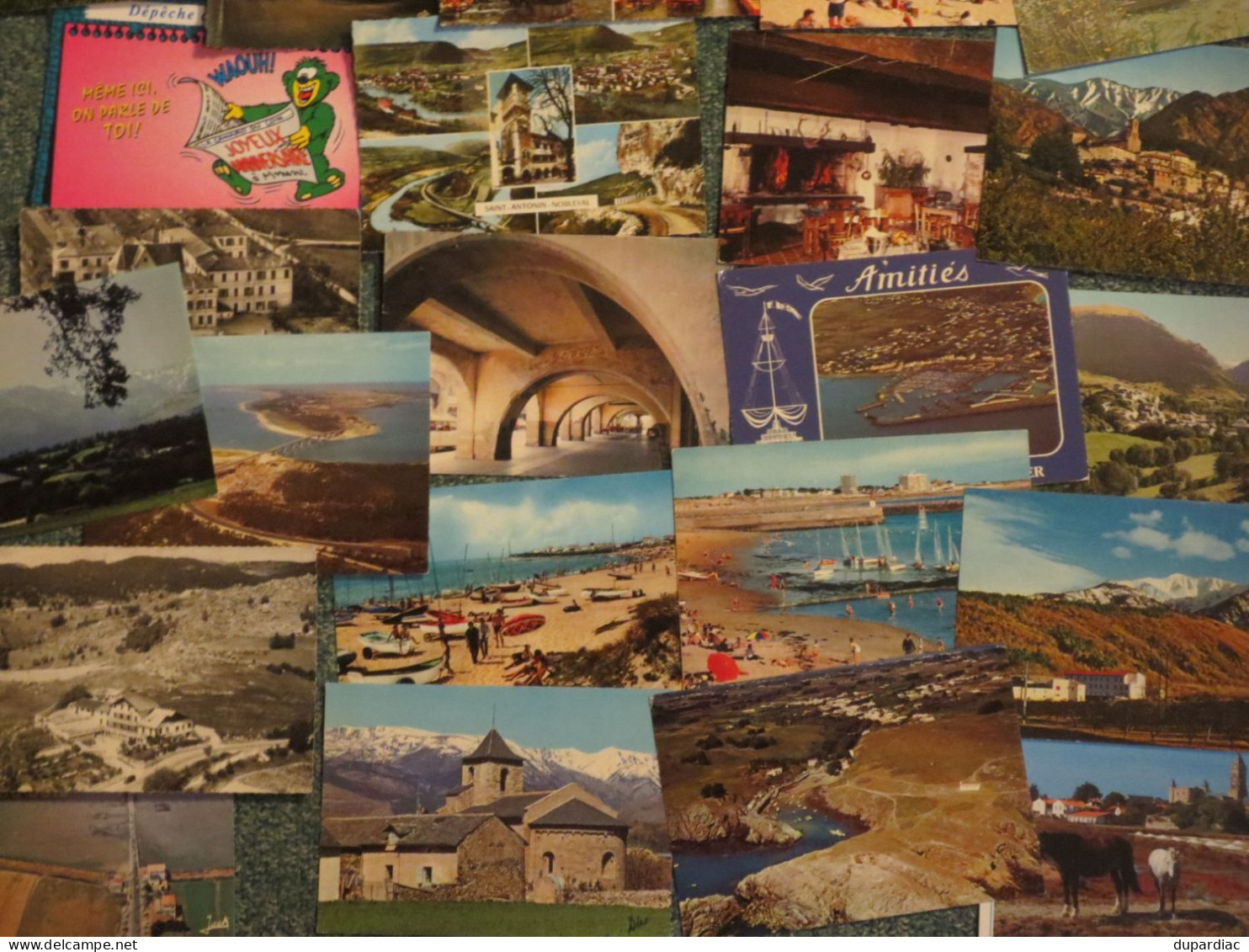 A prix fixe : LOT de 1000 cartes postales de FRANCE, toutes 10,5 x 15 cm.