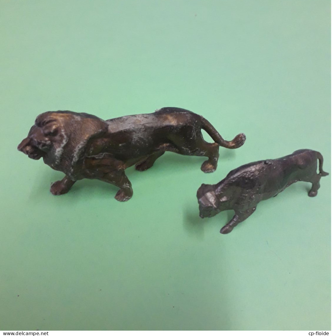 JOUET . 2 FIGURINES . ANIMAUX . LION & BISON . CADEAUX LESSIVE OMO - Réf. N°41J - - Other & Unclassified