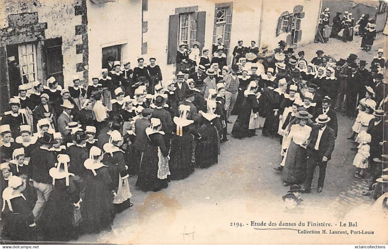 Pont Aven       29      Localisé à : Etude De Danses Du Finistère. Le Bal  N° 2194     (voir Scan) - Pont Aven