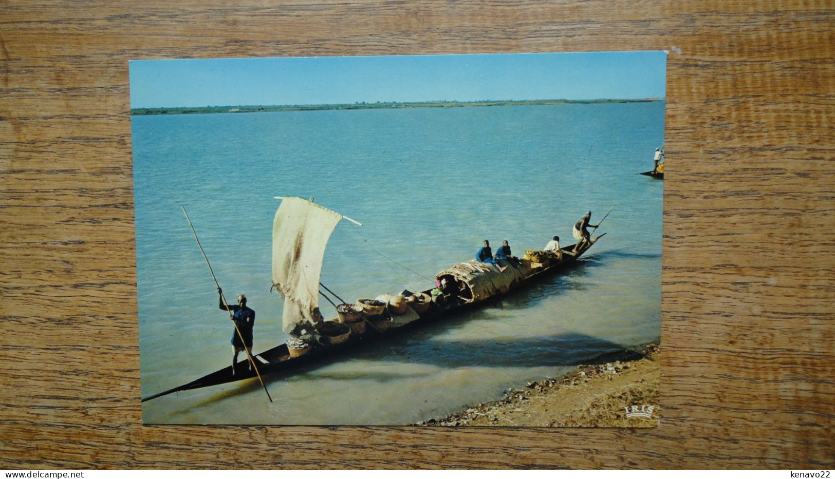 Afrique En Couleurs , Pirogue Sur Le Fleuve - Non Classés