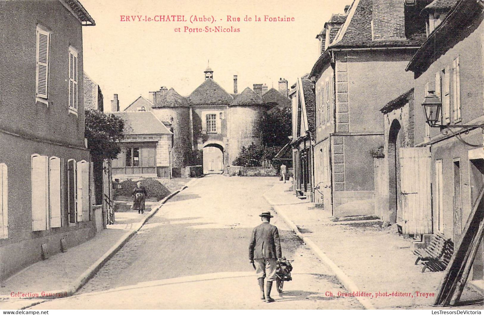 FRANCE - 10 - ERVY LE CHATEL - Rue De La Fontaine Et Porte St Nicolas - Editeur Ch Grandidier - Carte Postale Ancienne - Ervy-le-Chatel