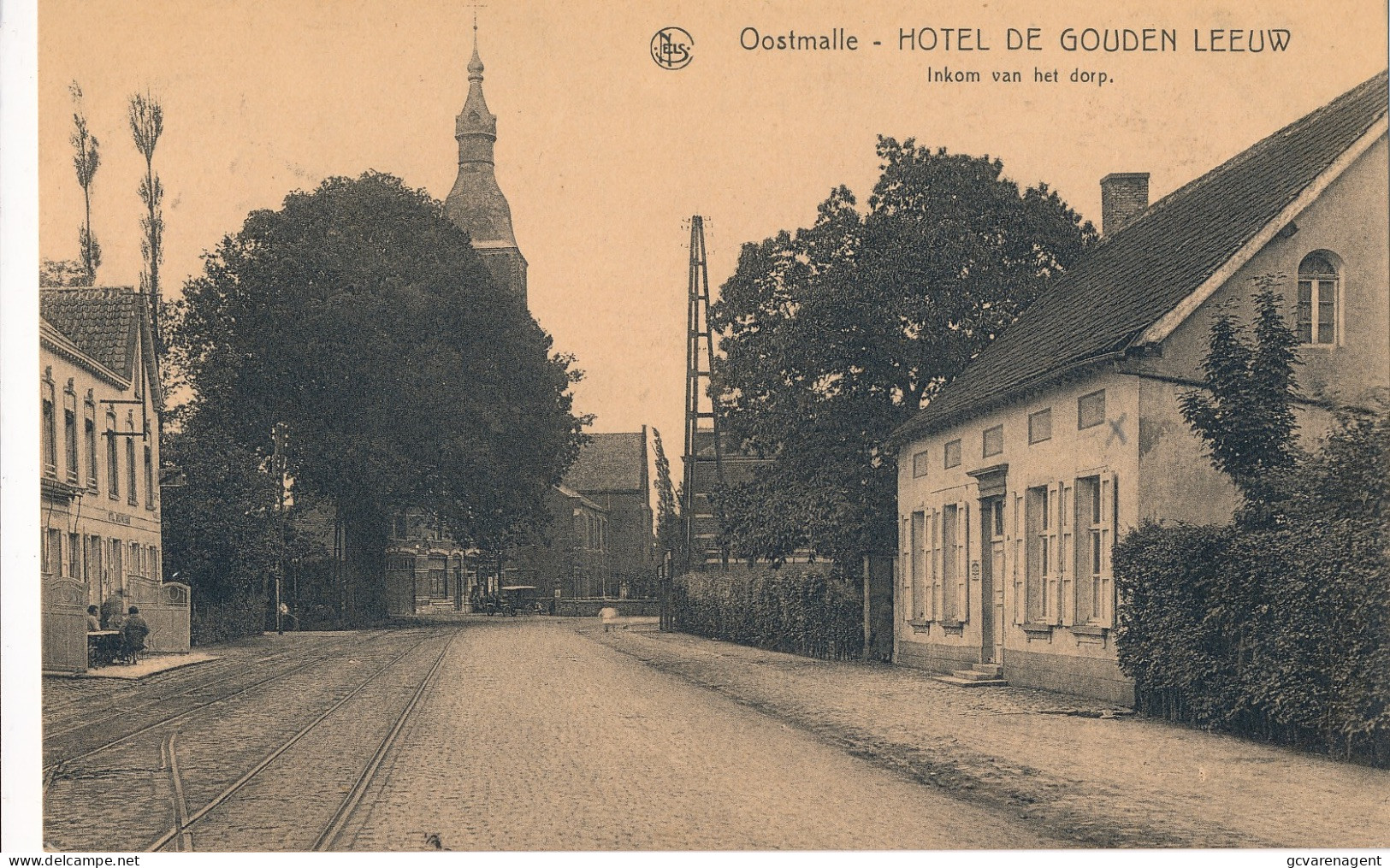 OOSTMALLE   HOTEL DE GOUDEN LEEUW   INKOM VAN HET DORP          2 SCANS - Malle