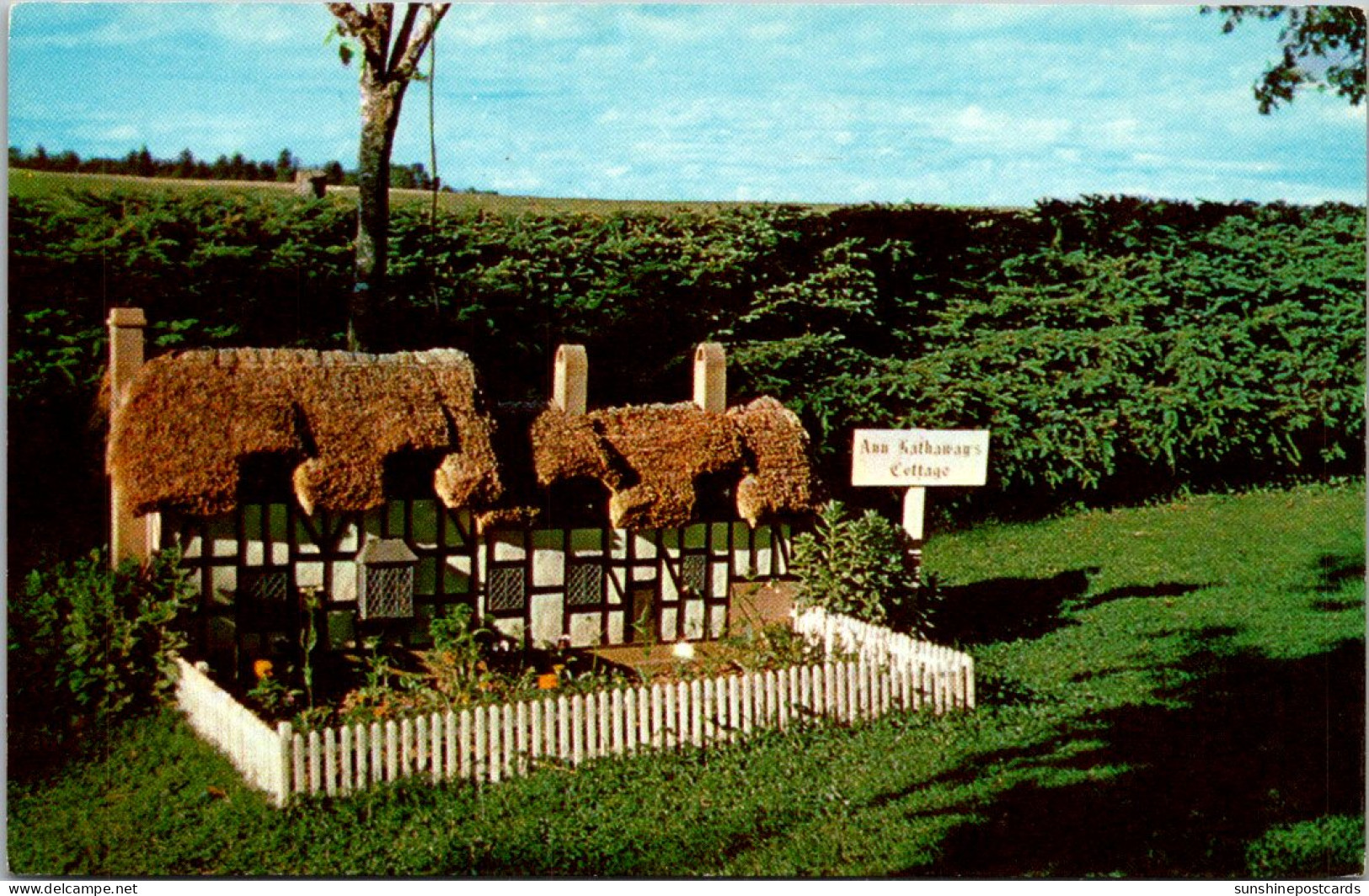 Canada Prince Edward Island Kensington Woodleigh Replicas Model Of Ann Hathaway's Cottage - Autres & Non Classés