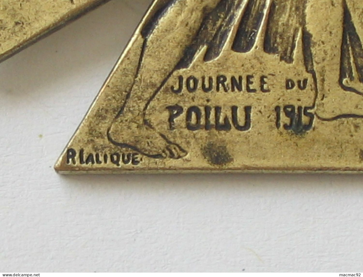 Médaille Ou Insigne - Journée Du Poilu 1915 - Signe R.LALIQUE  ***** EN ACHAT IMMEDIAT **** - Francia