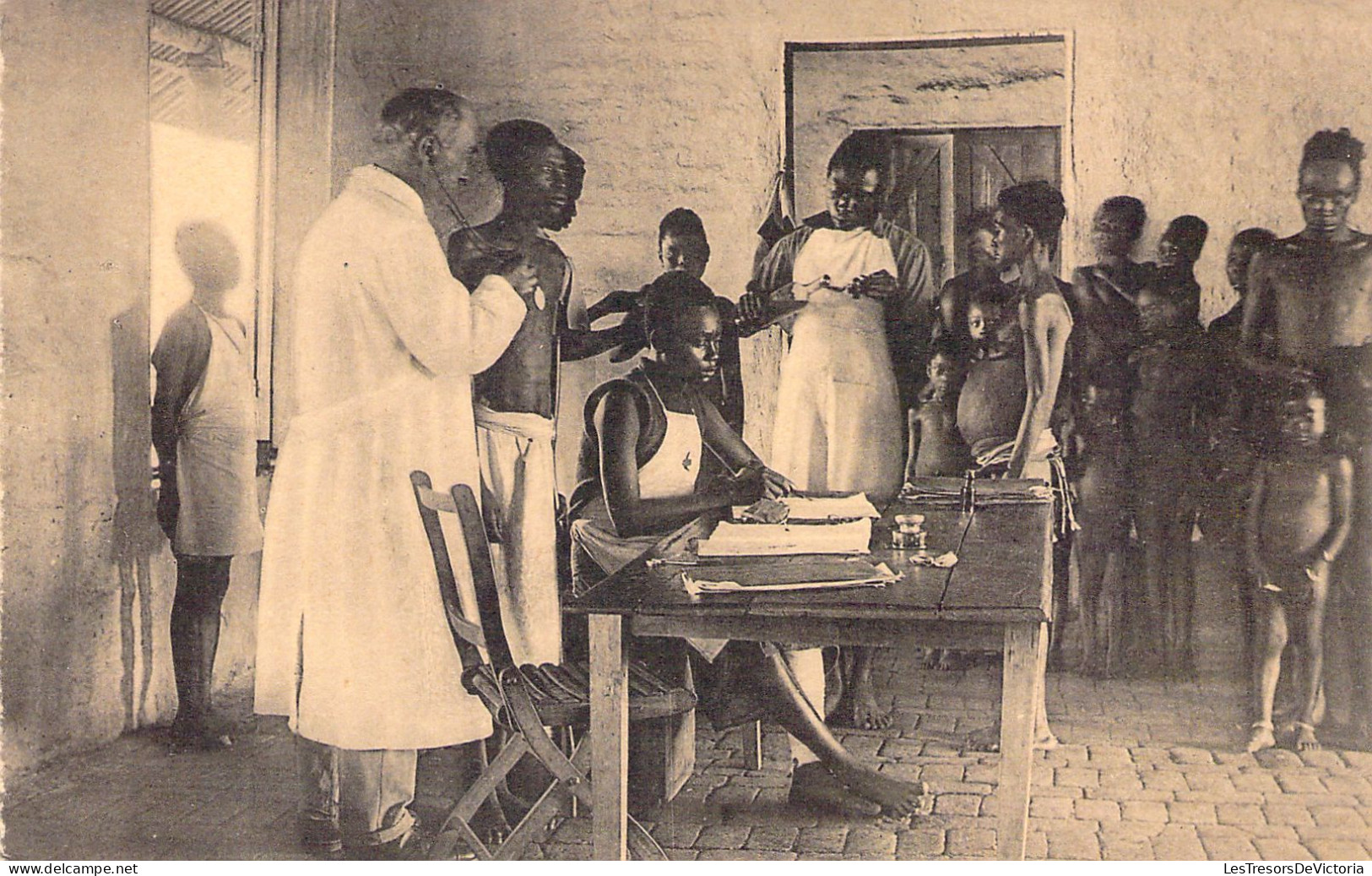 CROIX ROUGE - Une Des Consultations Du Poste De La Croix Rouge Du Congo - Carte Postale Ancienne - Cruz Roja