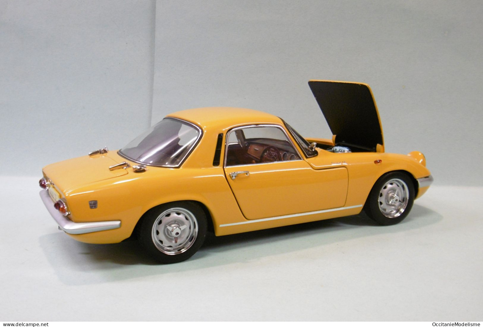 Autoart - LOTUS ELAN S/E S3 Coupé jaune réf. 75352 BO 1/18