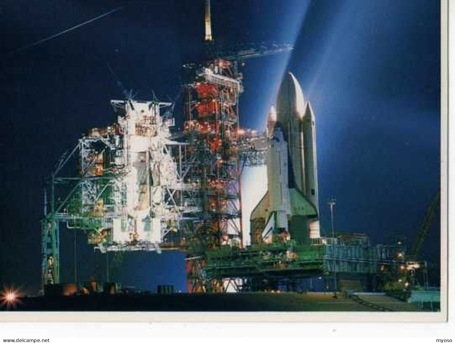 Space Shuttle Collection A Tomed Exposure Of The Space Shuttle At Launch Pad A Complex 39... - Espace