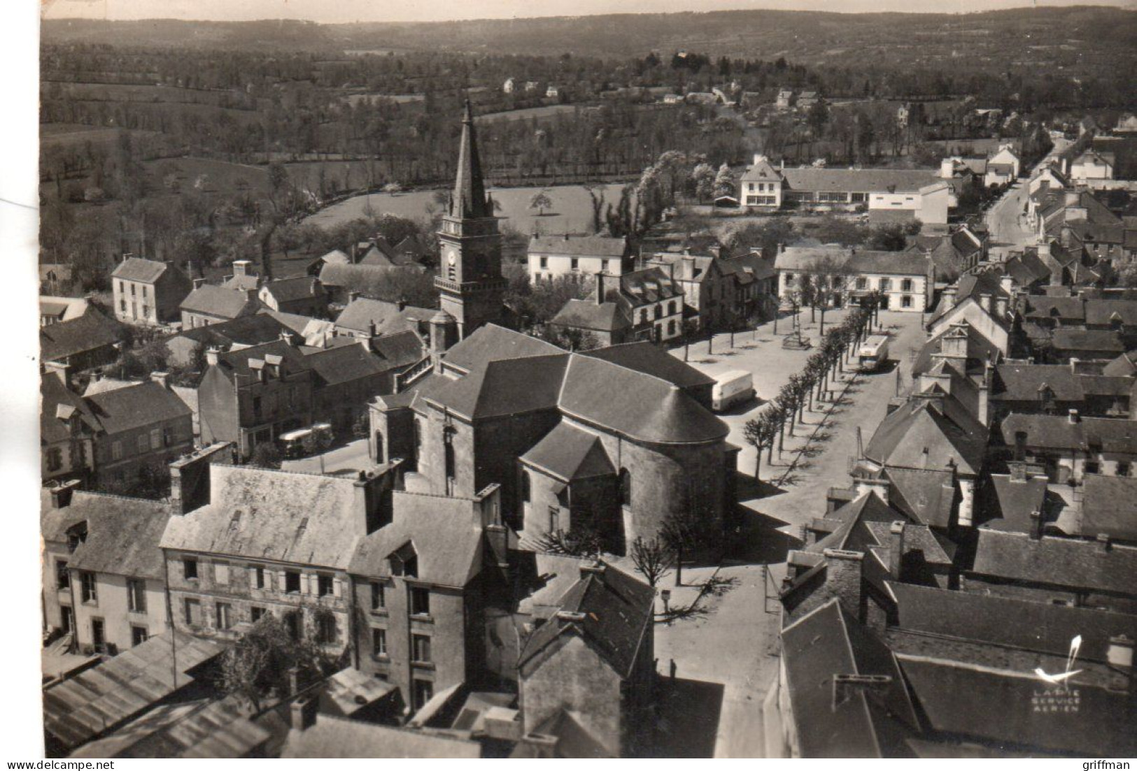 EN AVION AU DESSUS DE CLEGUEREC L'EGLISE ET LA PLACE CPSM 10X15 TBE - Cleguerec