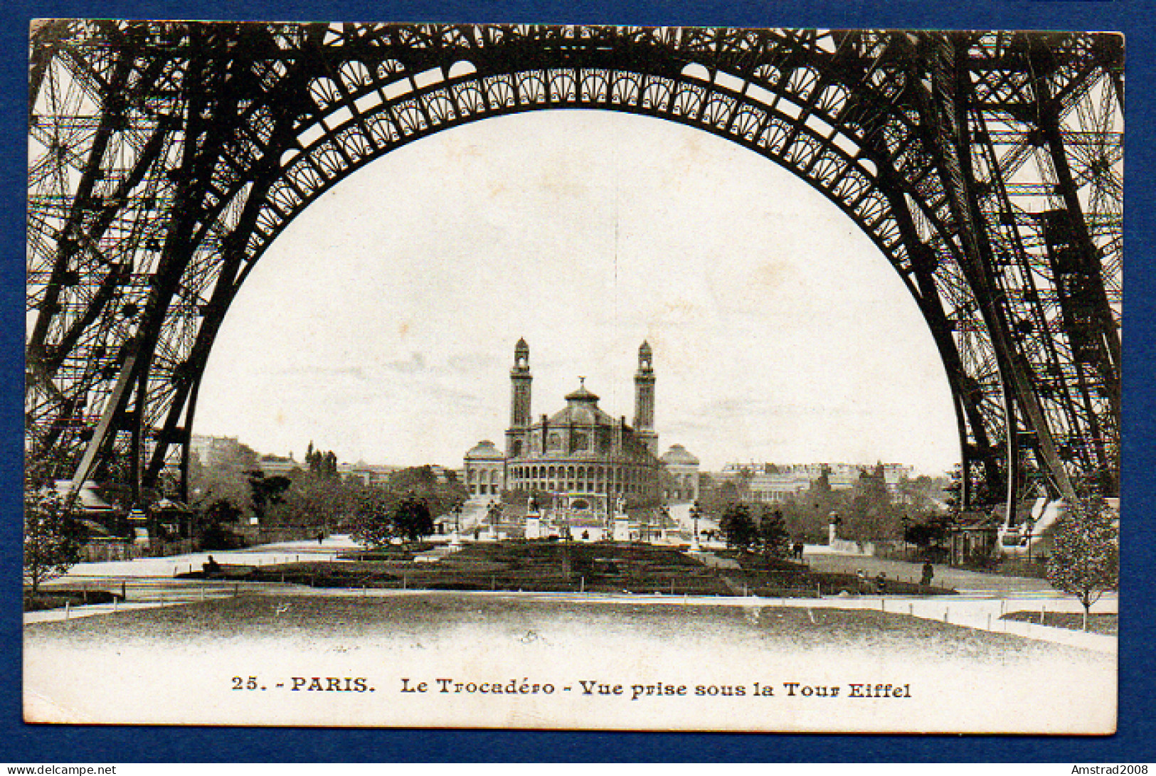 PARIS - LE TROCADERO  - VUE PRISE SOUS LA TOUR EIFFEL  - FRANCE - Tour Eiffel