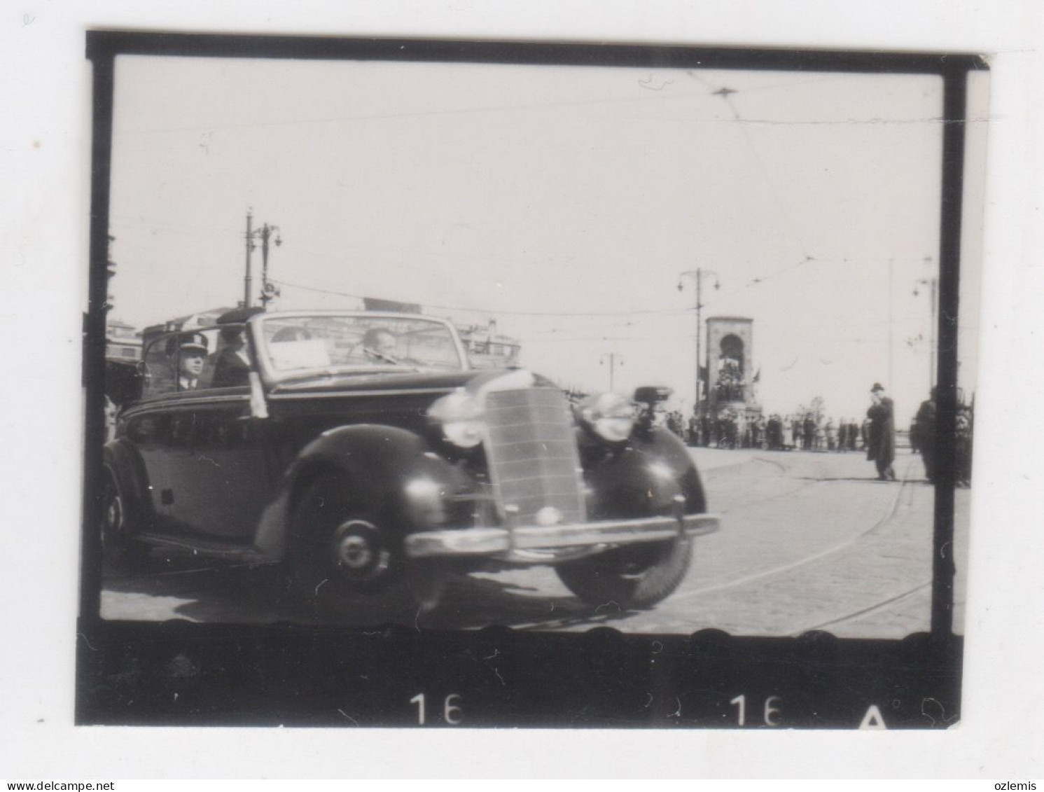 TURKEY,TURKEI,TURQUIE ,ISTANBUL ,TAKSIM ,MILITARY CEREMONY ,,OLD AUTOMOTIVE ,ORGINAL PHOTOCARD - Taxis & Fiacres