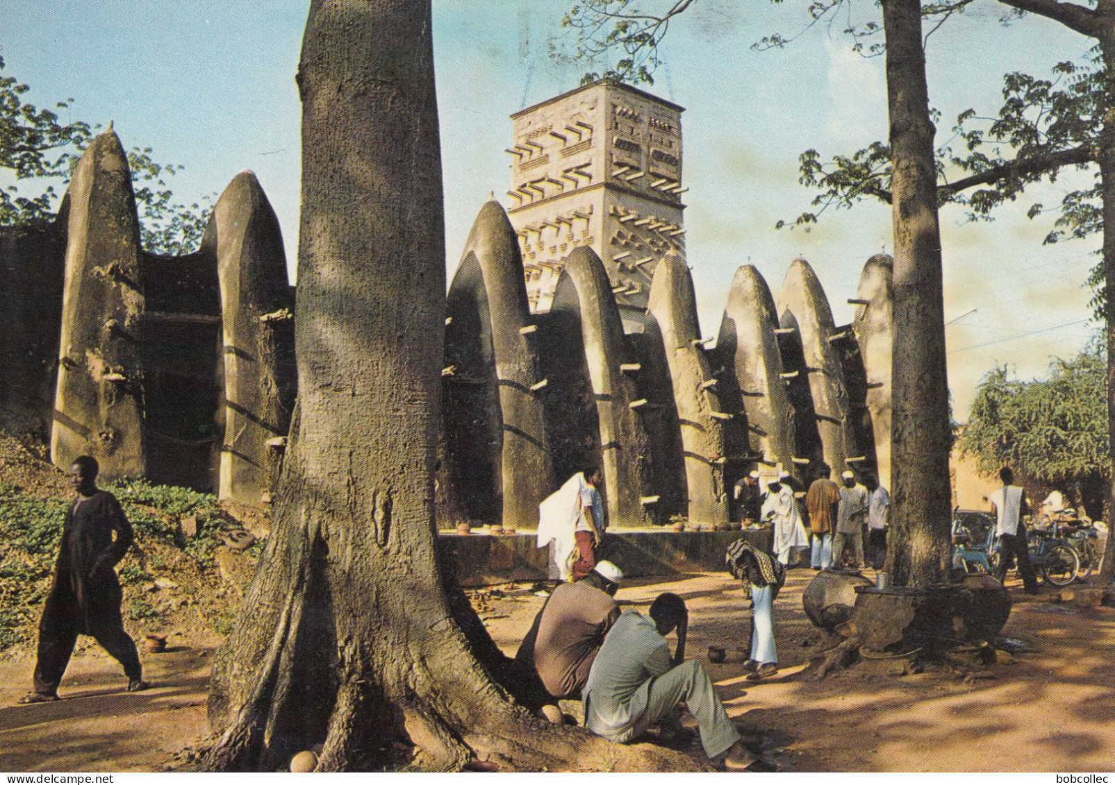 BODO-DIOULASSO (Haute-Volta): Un Vendredi Devant La Vieille Mosquée De Siya - Non Classés