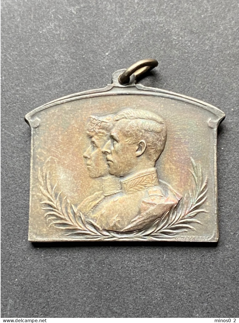 Petite Médaille Argent Albert Et Elisabeth 1915-1916  à Ses Chers écoliers - Royal / Of Nobility