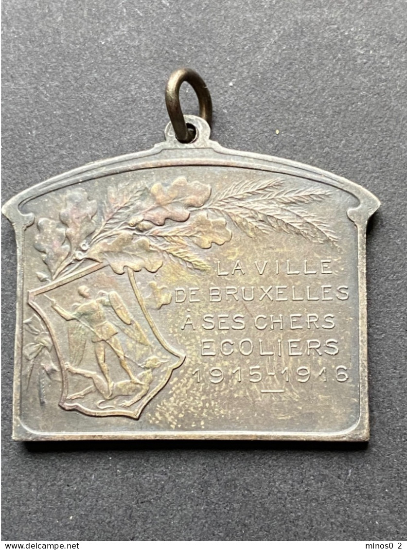 Petite Médaille Argent Albert Et Elisabeth 1915-1916  à Ses Chers écoliers - Monarchia / Nobiltà