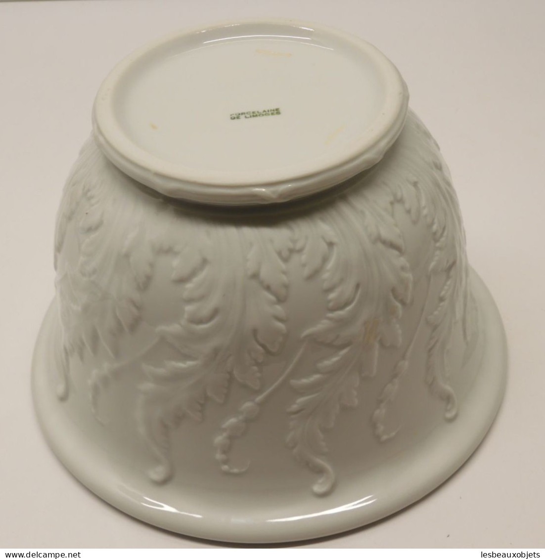 -JOLI CACHE POT PORCELAINE de LIMOGES déco de FEUILLES en épaisseur collection   E