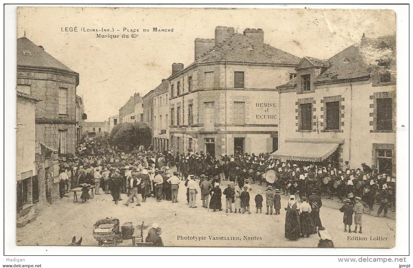 44 - LEGE - Place Du Marché - Musique Du 65e - Phototypie Vassellier - Ed Lollier - Tampon XIe Corps D'Armée 1915 - état - Legé