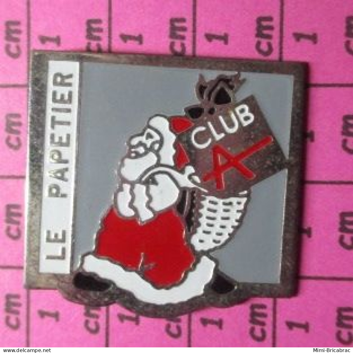 3119 Pin's Pins / Beau Et Rare / NOEL / PERE NOEL LE PAPETIER CLUB A - Christmas