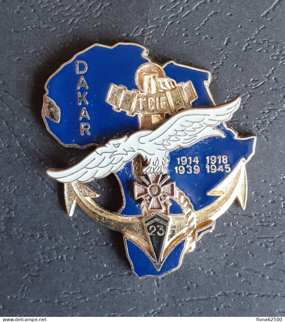 INSIGNES DE LA 1ére COMPAGNIE DU 23éme BATAILLON  DE MARINE . DAKAR . - Marine