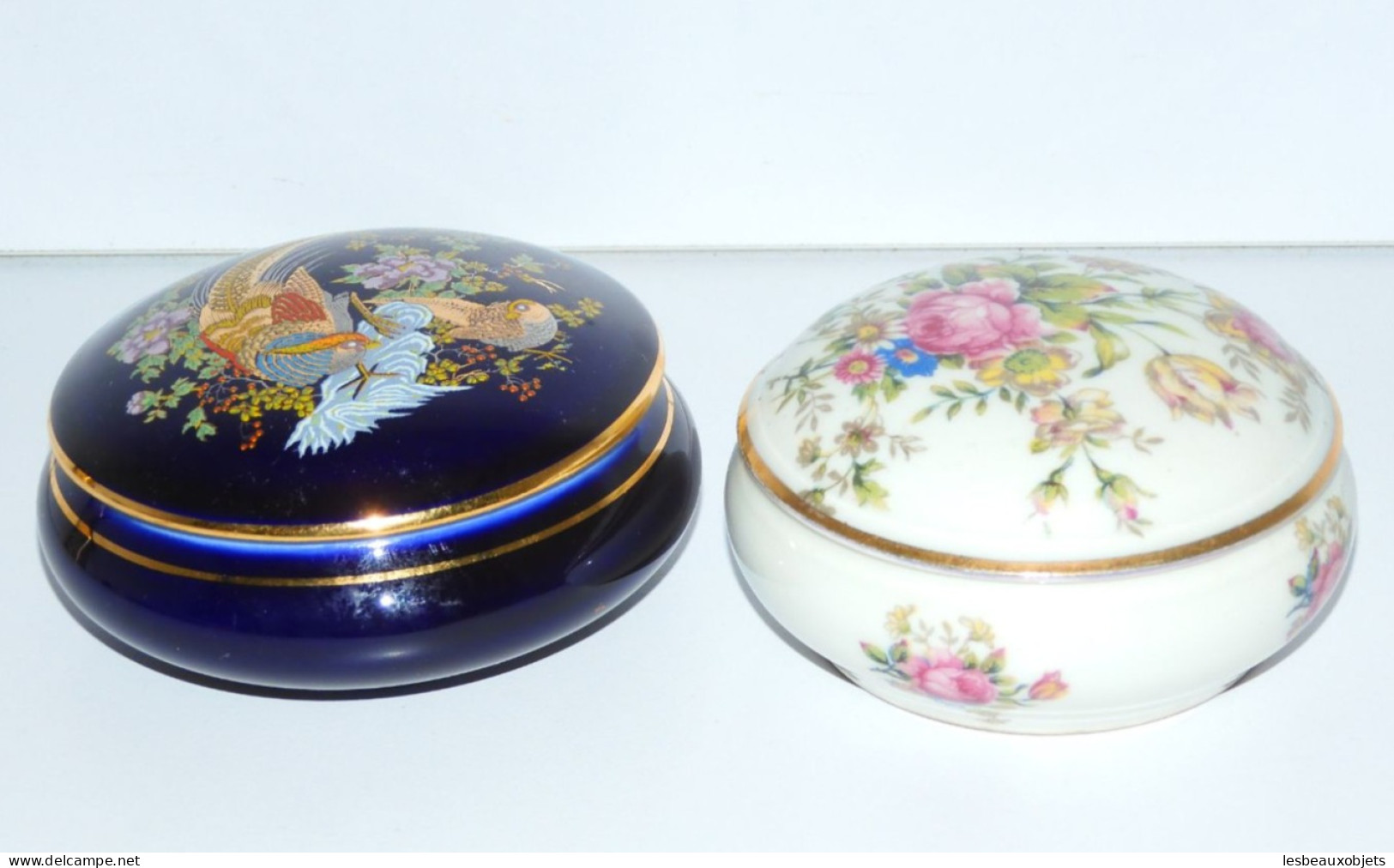 -2 ANCIENNES BOITES BONBONNIERES PORCELAINE LIMOGES BLANCHE & BLEU De FOUR    E - Limoges (FRA)